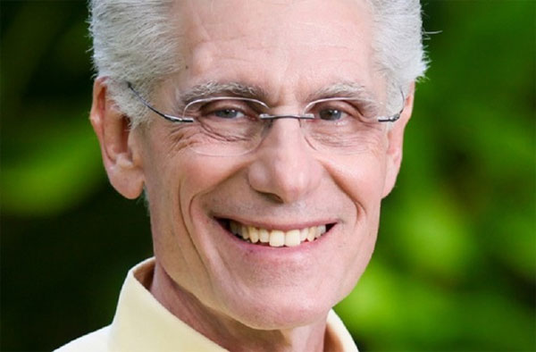 Bác sĩ Brian Weiss là người đi đầu trong liệu pháp thôi miên tìm lại kiếp trước. (Ảnh: BrianWeiss.com)