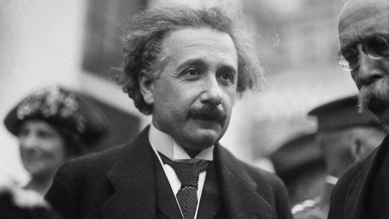Einstein đã thay đổi cách chúng ta hiểu vũ trụ như thế nào?